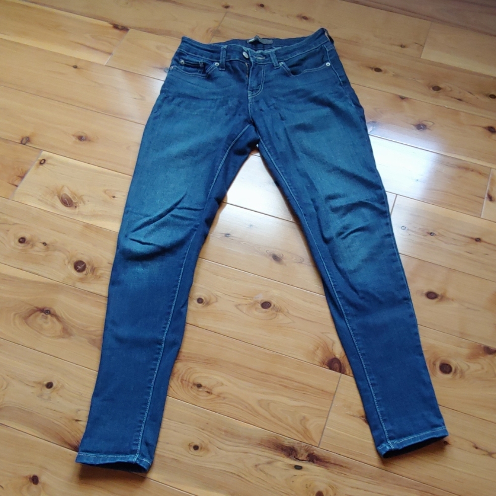 Levis - Picture 2 of 5